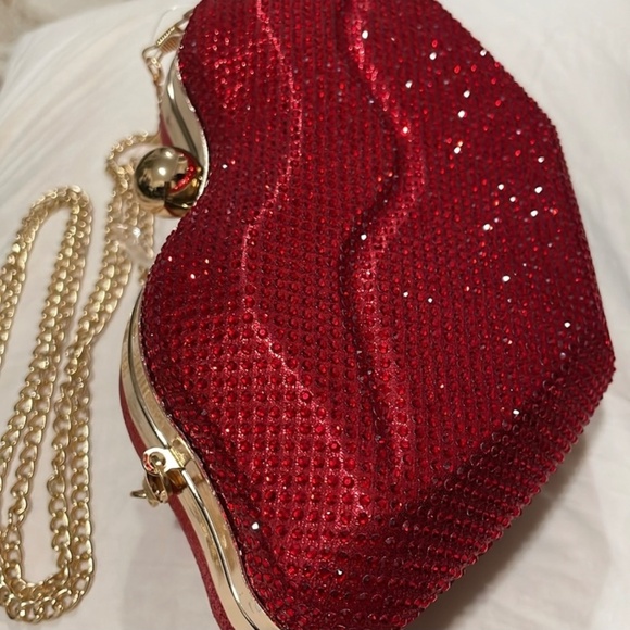 Embellished lip clutch - Picture 2 of 2